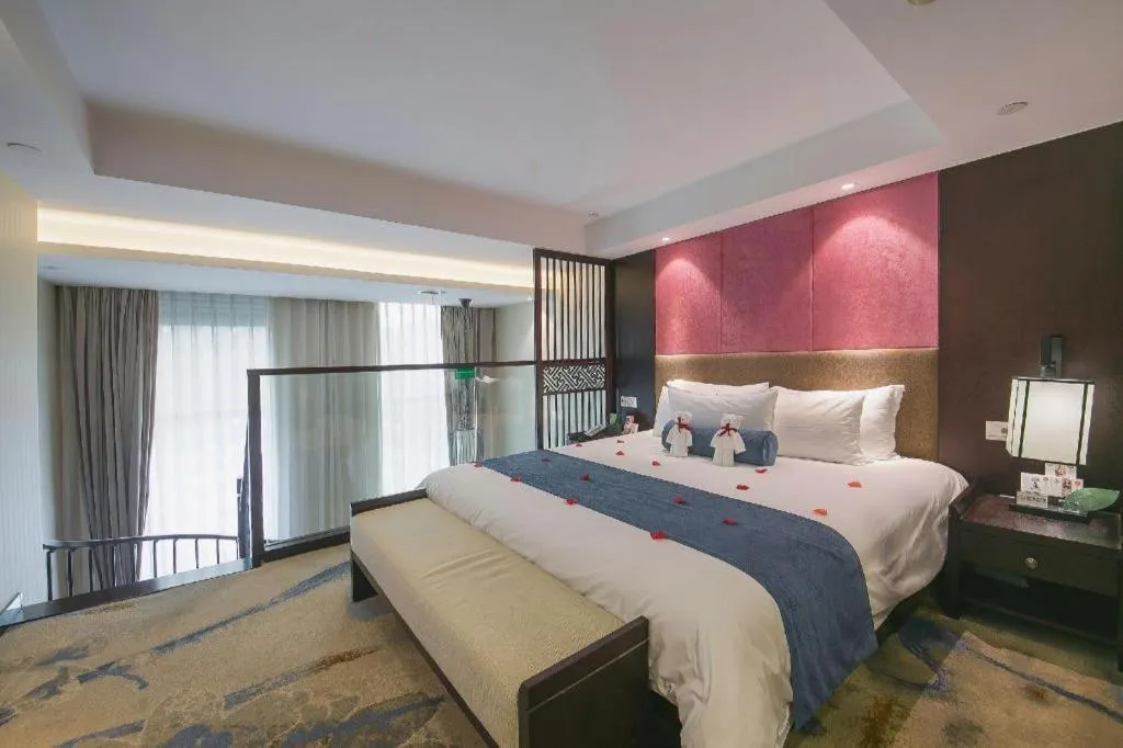 Bed in Ningbo East Shipu Hotel