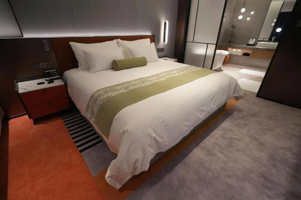 Bed in Ningbo East Shipu Hotel