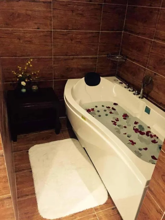 Ningbo East Shipu Hotel