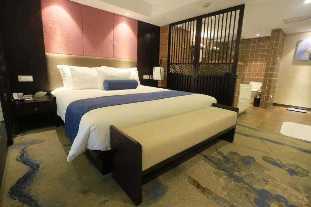Bed in Ningbo East Shipu Hotel