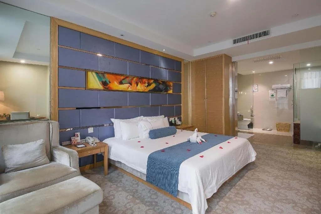 Bed in Ningbo East Shipu Hotel