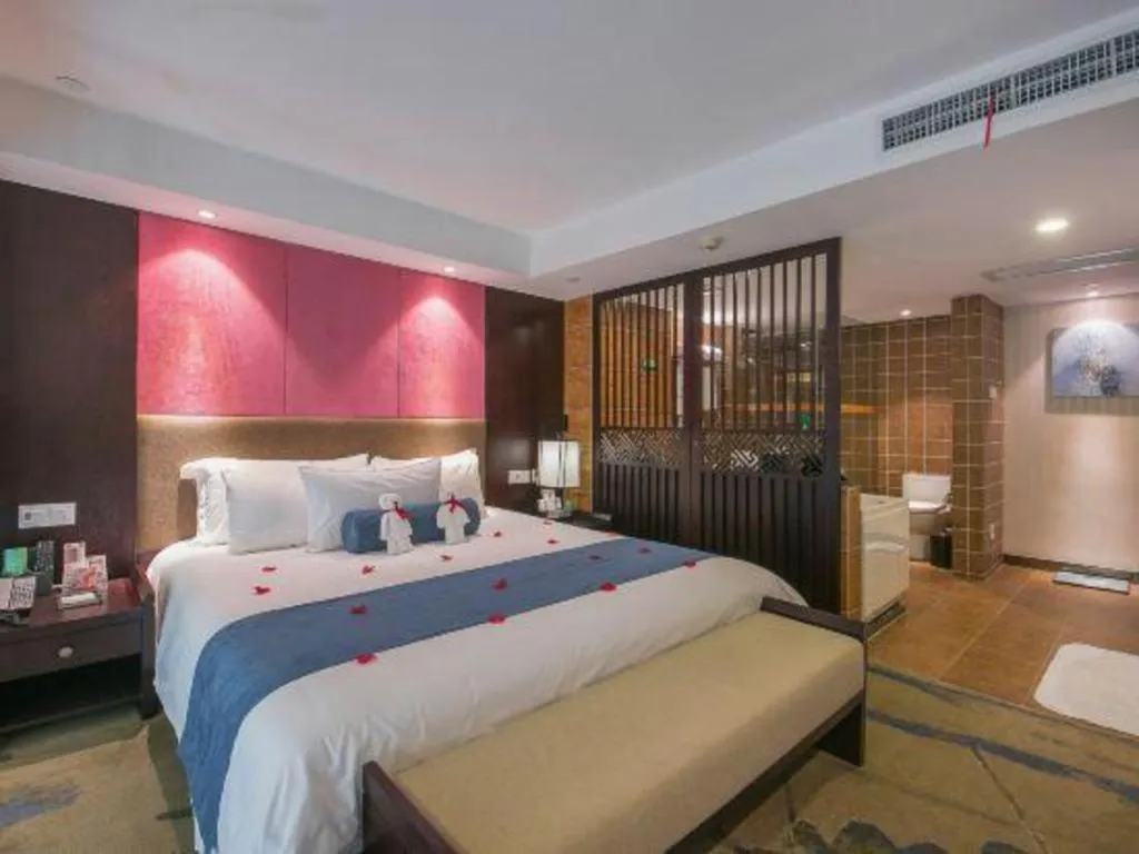 Bed in Ningbo East Shipu Hotel