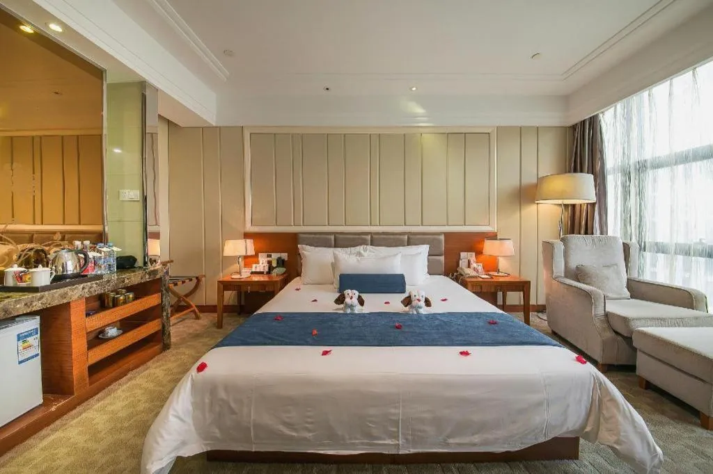 Bed in Ningbo East Shipu Hotel