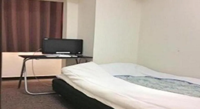 Bed in New Shochikubai Hotel