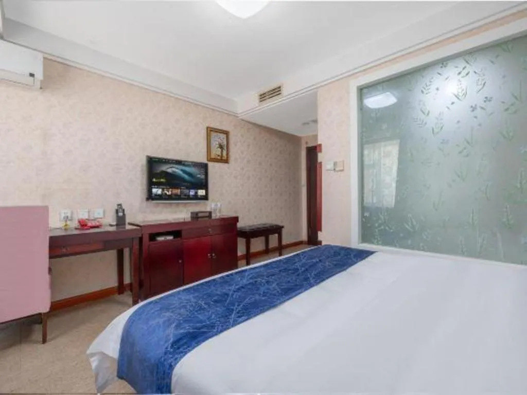 Bed in Weihai Huayu Business Hotel