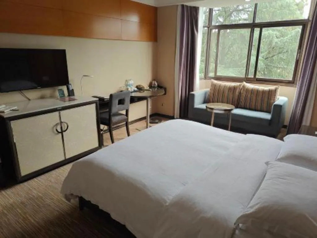 Bed in Lian Yun Hotel