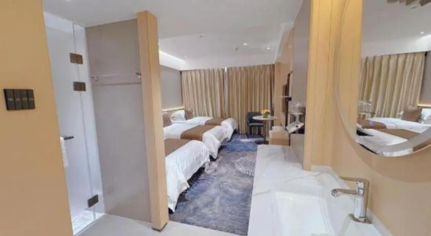 Bed in Kunming Zhong Huang Hotel