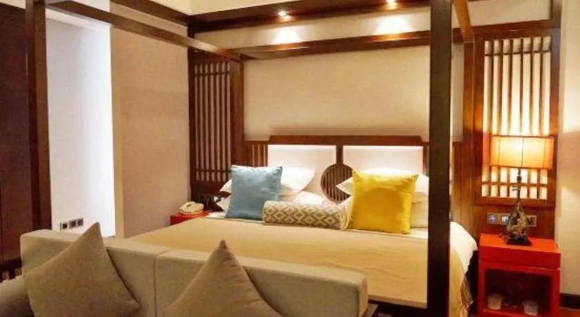 Bed in Kunming Zhong Huang Hotel