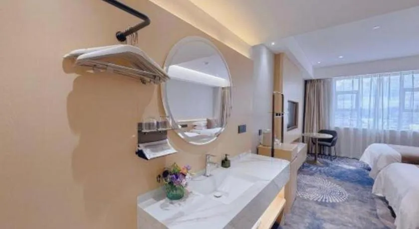 Bed in Kunming Zhong Huang Hotel