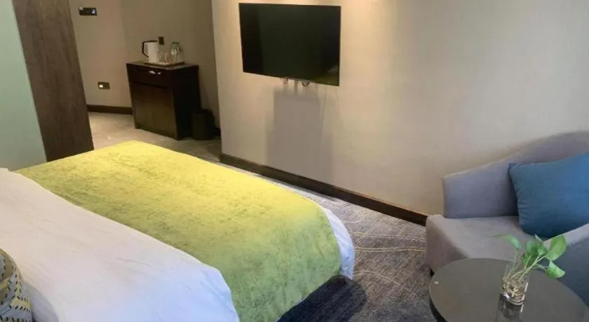 Bed in Kunming Zhong Huang Hotel