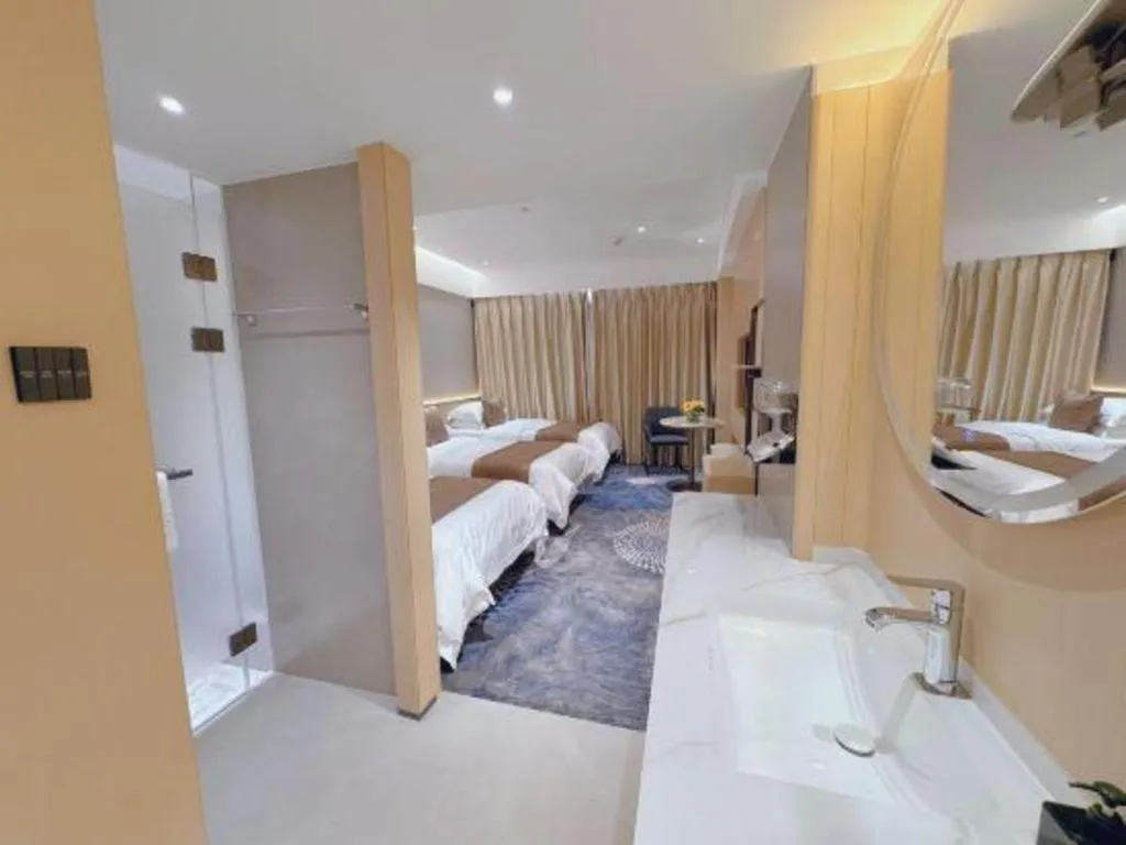 Bed in Kunming Zhong Huang Hotel