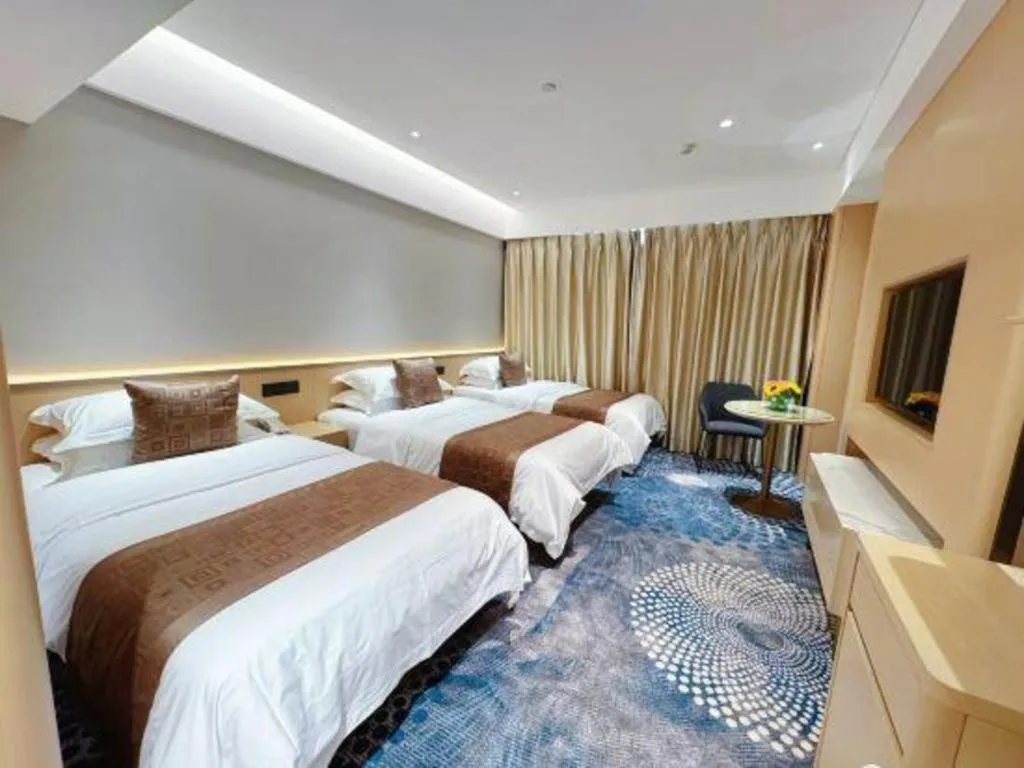 Bed in Kunming Zhong Huang Hotel