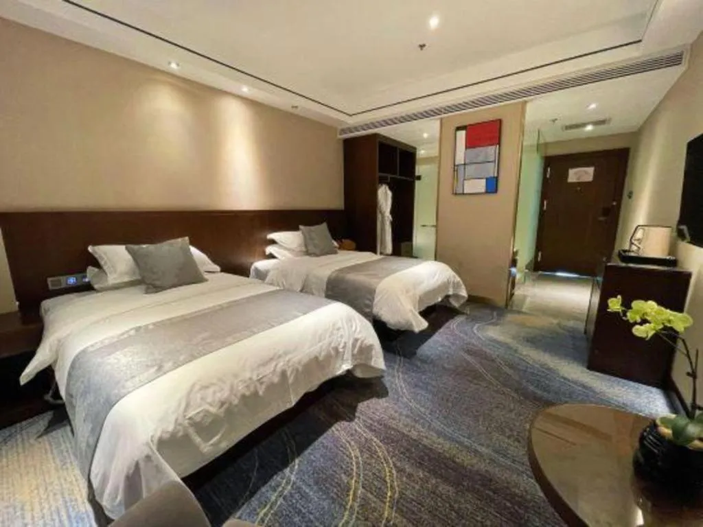 Bed in Kunming Zhong Huang Hotel