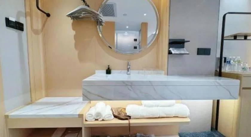 Bed in Kunming Zhong Huang Hotel