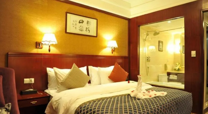 Bed in Kunming Zhong Huang Hotel