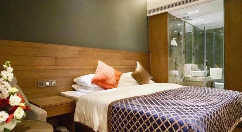 Bed in Kunming Zhong Huang Hotel