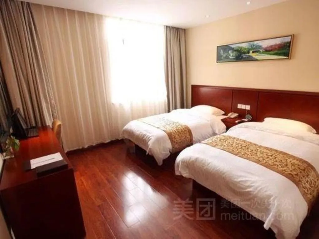 Bed in GreenTree Inn Shanghai Songjiang Xinqiao Jiuxin Road Express Hotel