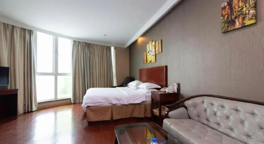 Bed in GreenTree Inn Shanghai Songjiang Xinqiao Jiuxin Road Express Hotel