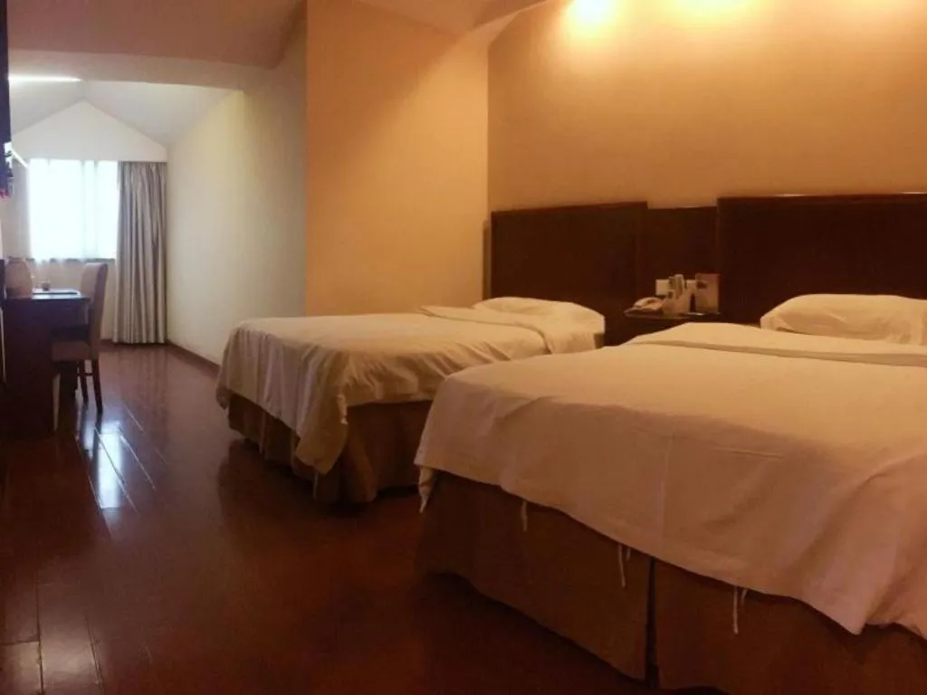 Bed in GreenTree Inn Shanghai Songjiang Xinqiao Jiuxin Road Express Hotel