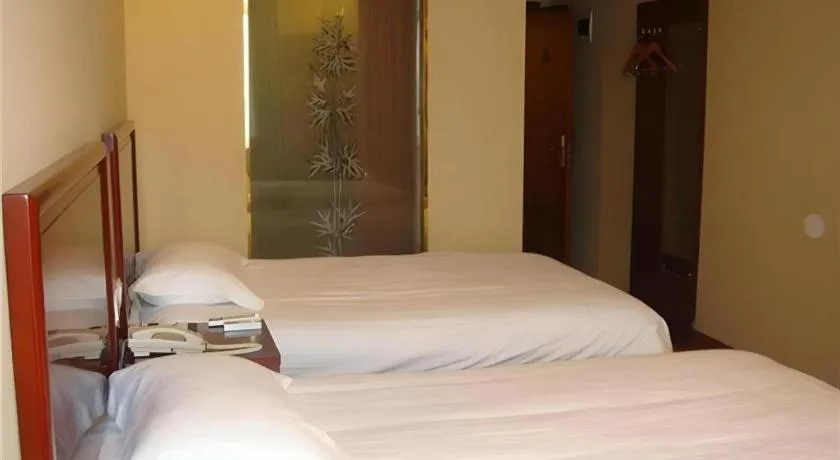 Bed in GreenTree Inn Shanghai Songjiang Xinqiao Jiuxin Road Express Hotel