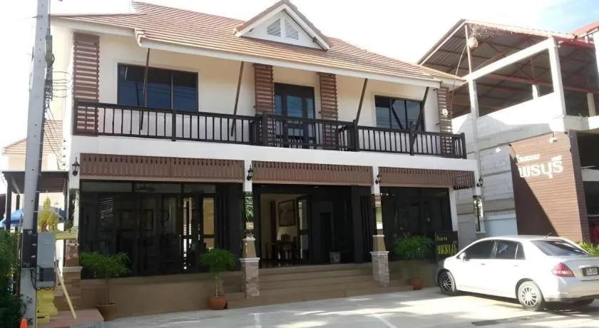 Ponburi Hotel