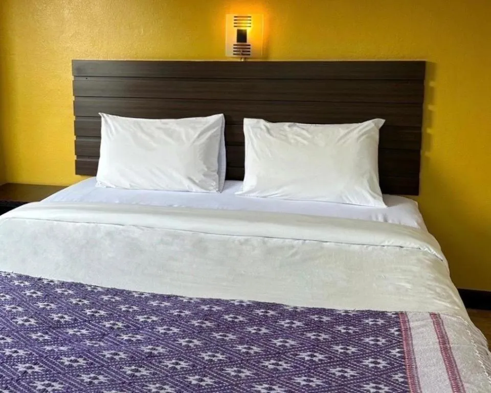 Bed in Ponburi Hotel