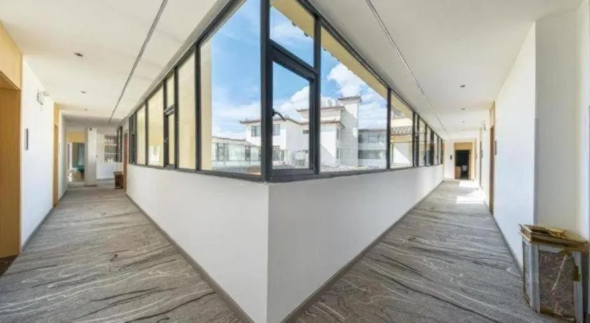 Lijiang Precious Dream Hotel