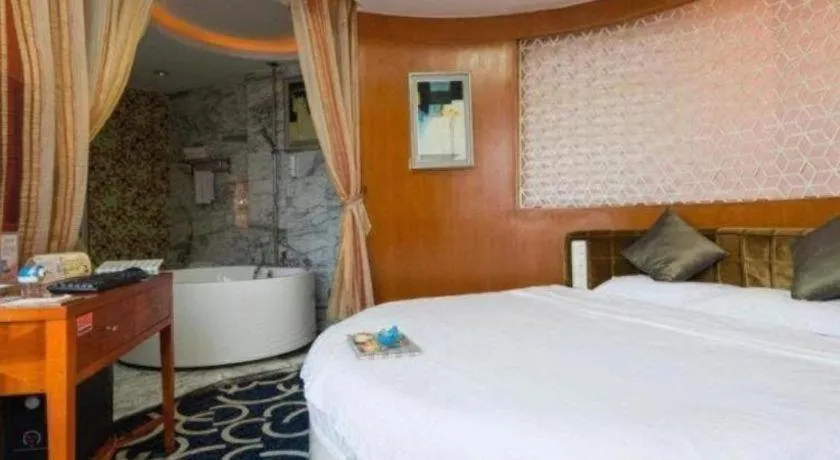 Bed in Pingdingshan Feixing Crowne Plaza Hotel