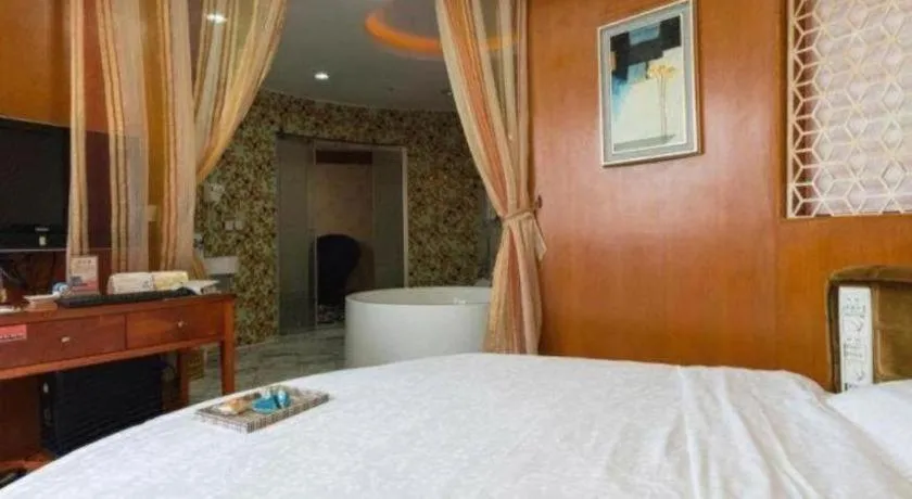 Bed in Pingdingshan Feixing Crowne Plaza Hotel