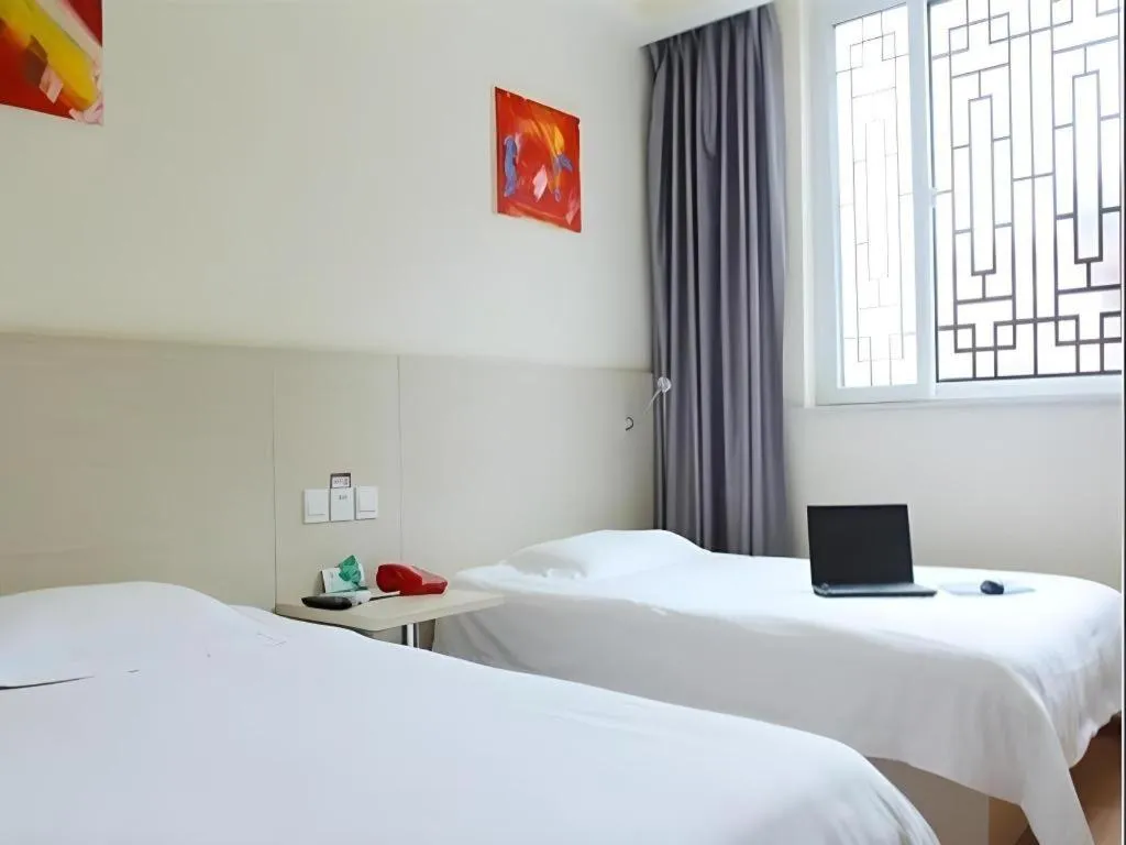 Bed in Kunlun Leju Business Hotel Kaifeng Gulou