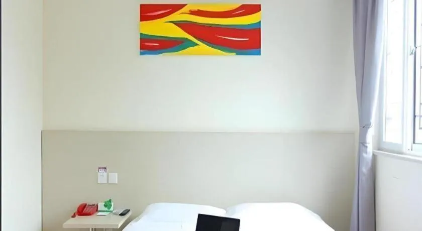 Bed in Kunlun Leju Business Hotel Kaifeng Gulou