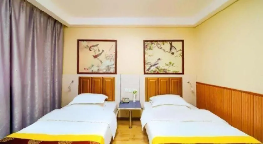 Bed in Kunlun Leju Business Hotel Kaifeng Gulou