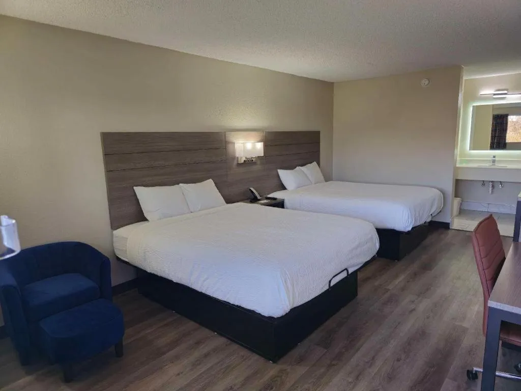 Bed in Americas Best Value Inn Elizabethtown