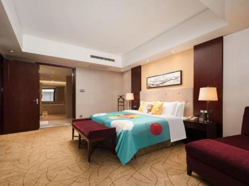 Bed in Wuhan Soluxe Hotel