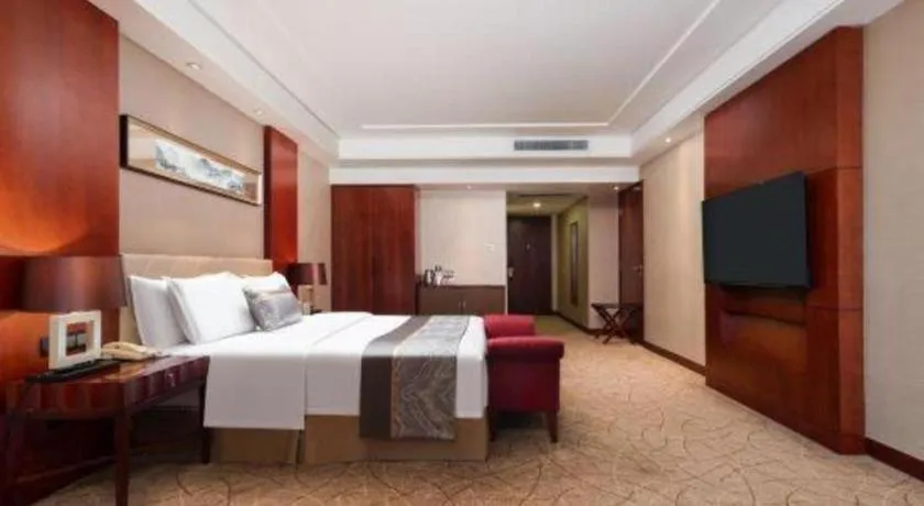 Bed in Wuhan Soluxe Hotel