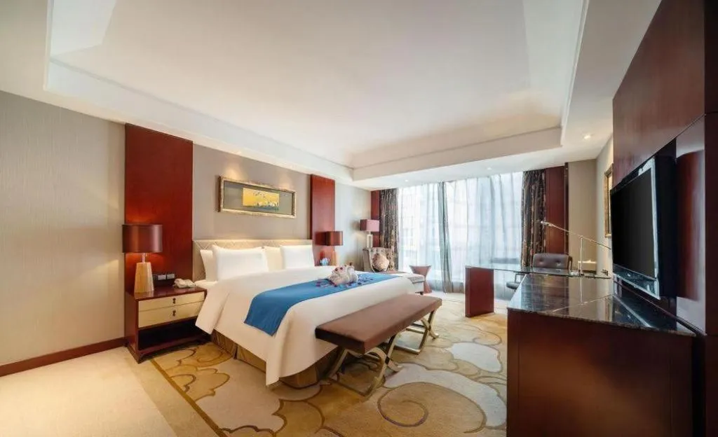 Bed in Wuhan Soluxe Hotel