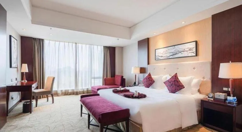 Bed in Wuhan Soluxe Hotel