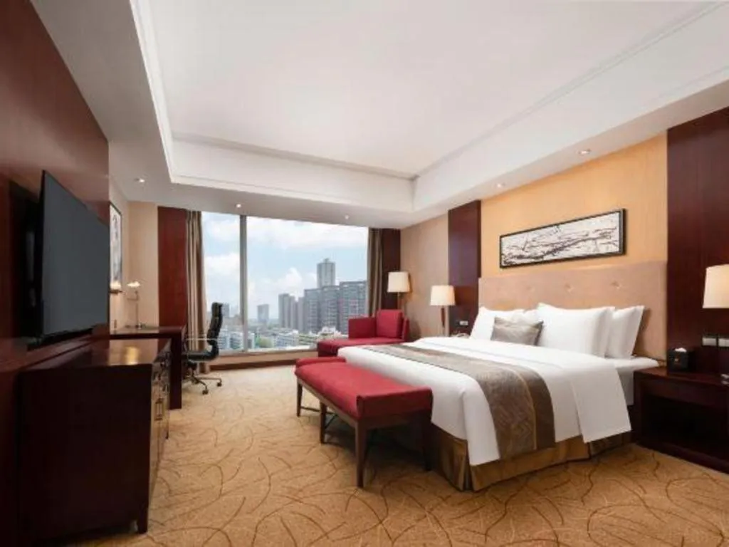 Bed in Wuhan Soluxe Hotel