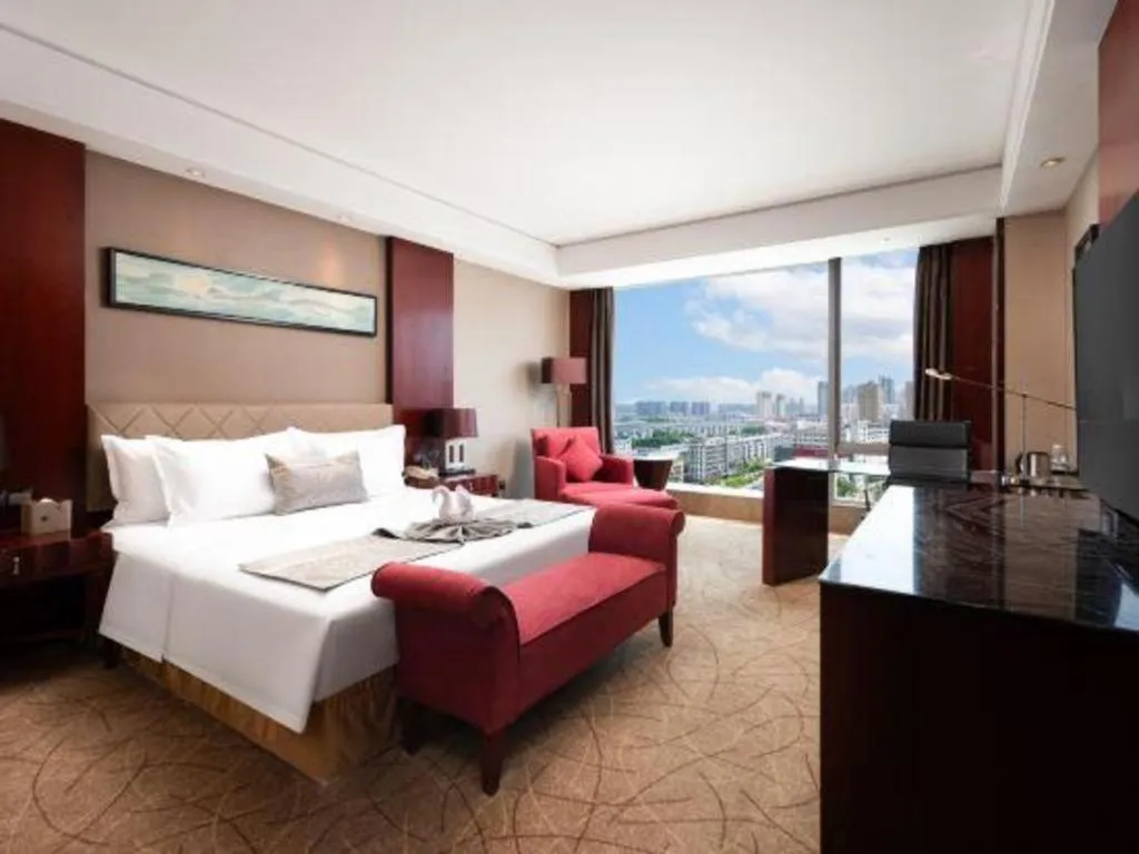 Bed in Wuhan Soluxe Hotel