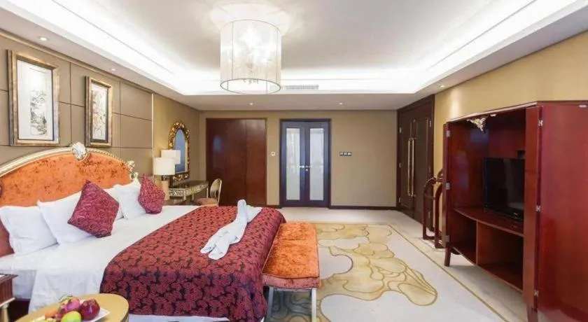 Bed in Wuhan Soluxe Hotel