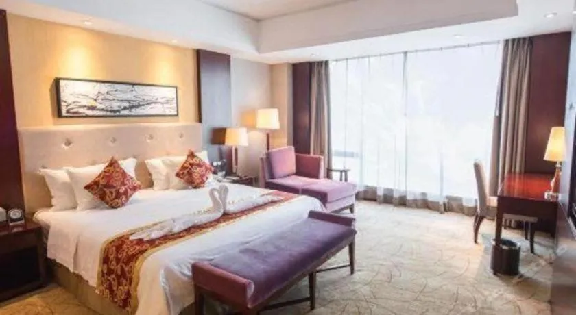 Bed in Wuhan Soluxe Hotel