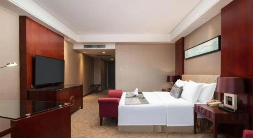 Bed in Wuhan Soluxe Hotel