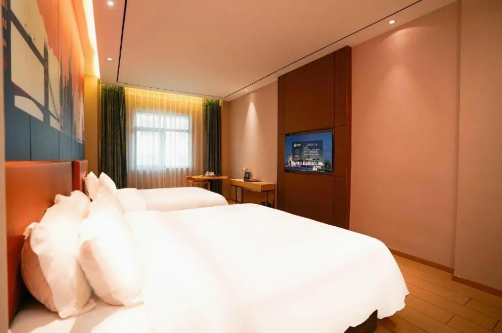 Bed in Quanzhou Binhai Hotel