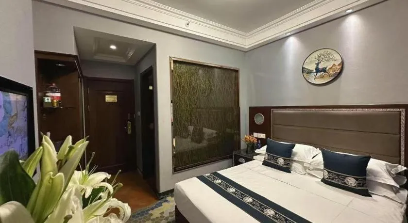Bed in Dunhuang Dunhe Hotel