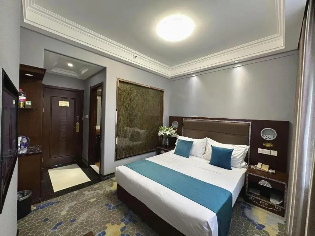 Bed in Dunhuang Dunhe Hotel