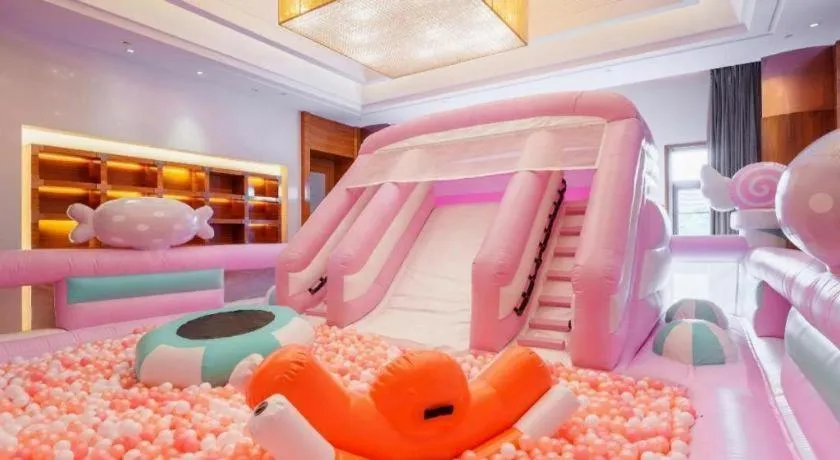 Bed in Dongguan Yingbin Hotel