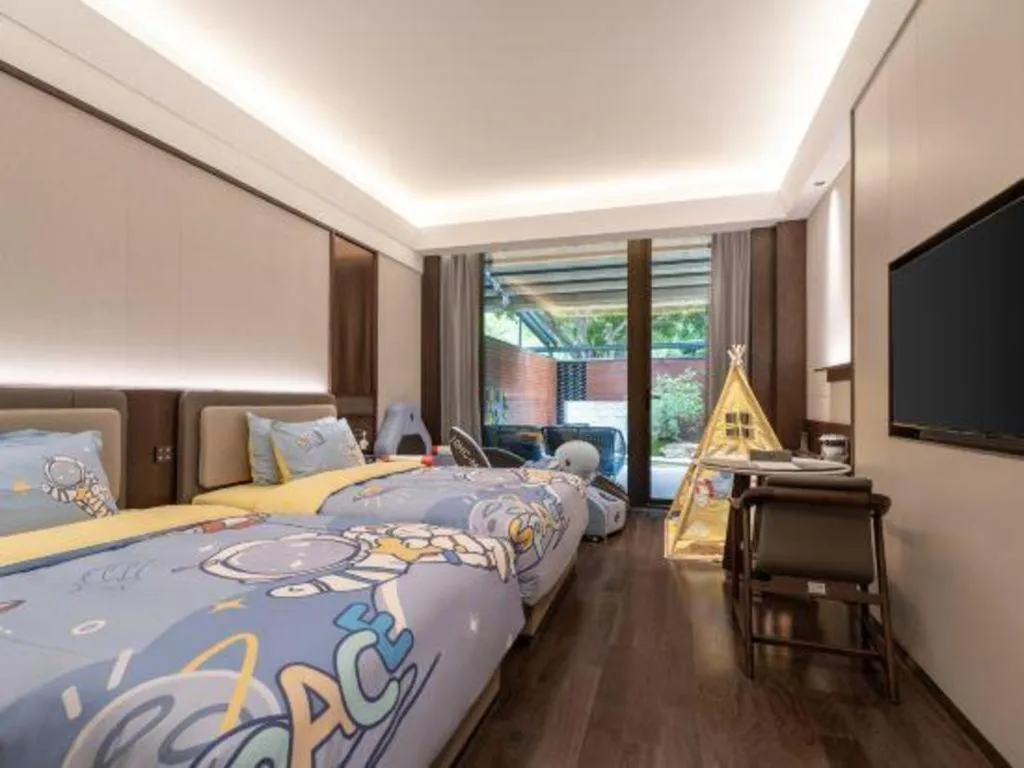 Bed in Dongguan Yingbin Hotel