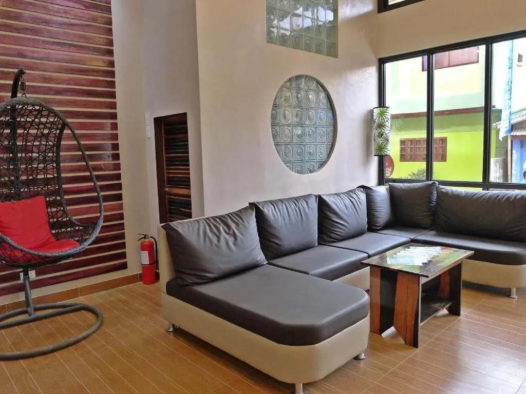 Rovic's Tourist Hotel