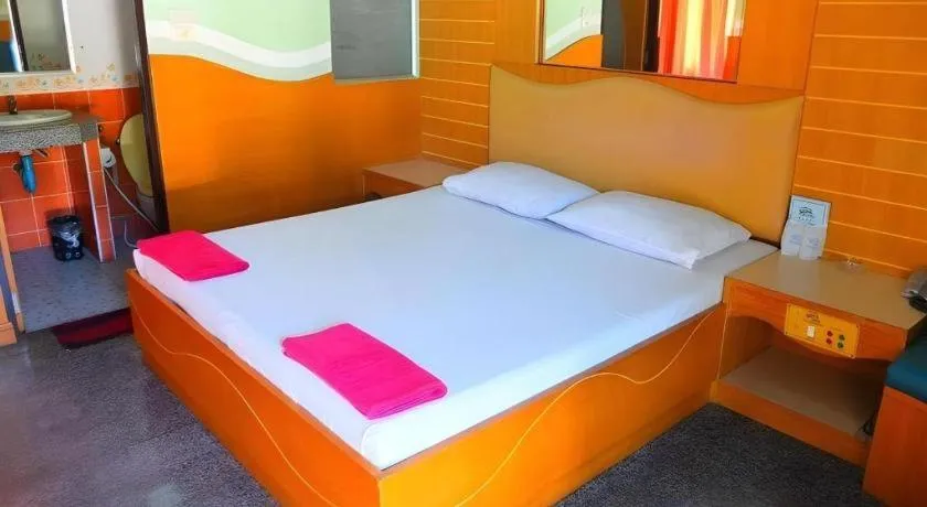 Bed in Picnic Sriracha Hotel