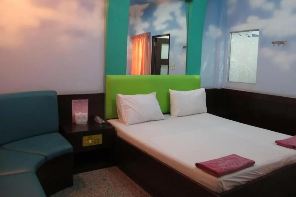 Bed in Picnic Sriracha Hotel